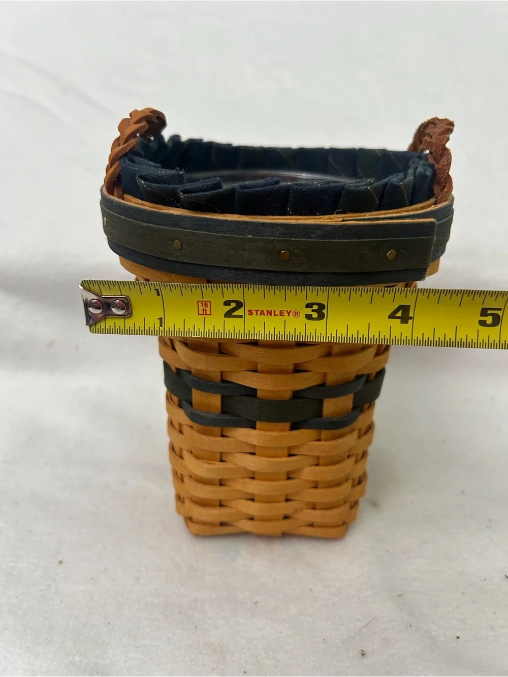 Longaberger 2001 Collectors Club Renewal Basket